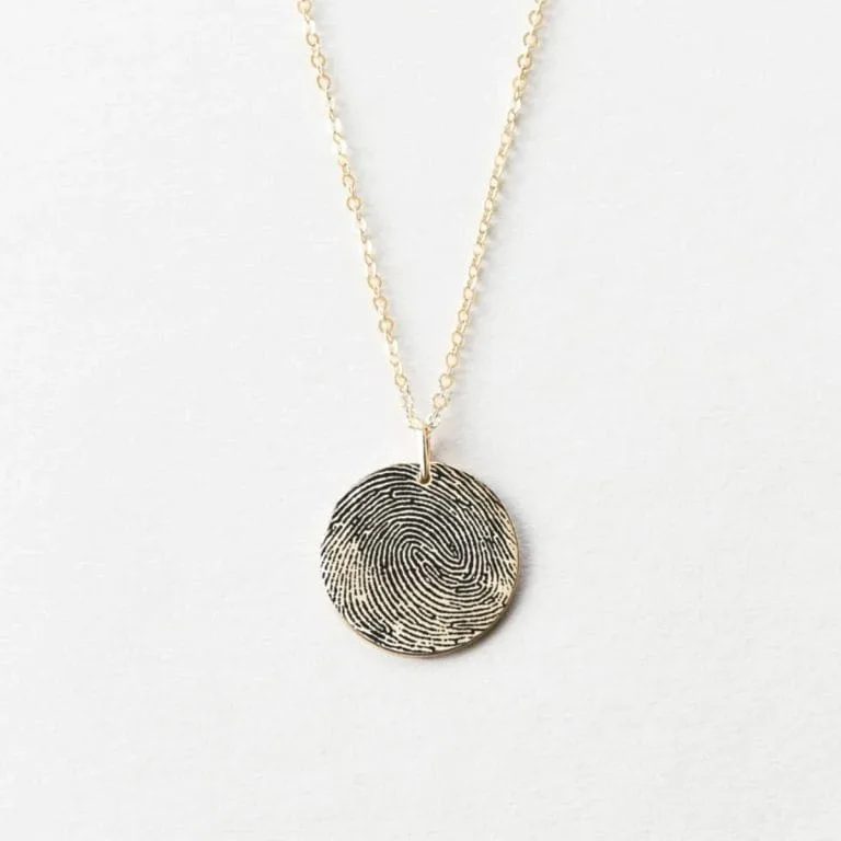 Indgraver dit fingeraftryk - Personligt Smykke fra Øndig Jewellery. Dit fingeraftryk indgraveret i eksklusivt vedhæng