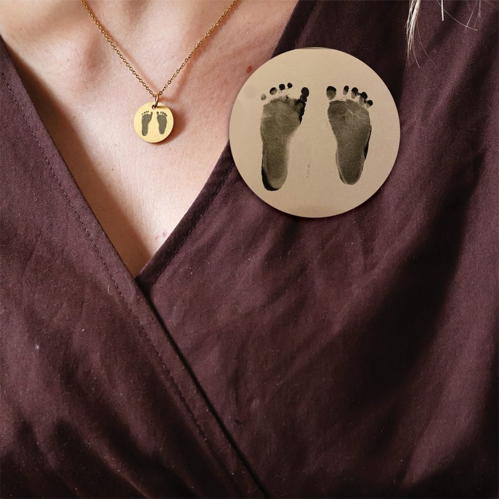 Dit barns fødder halskæde - Personligt Smykke fra Øndig Jewellery. Din kærlighed foreviget i et unikt smykke