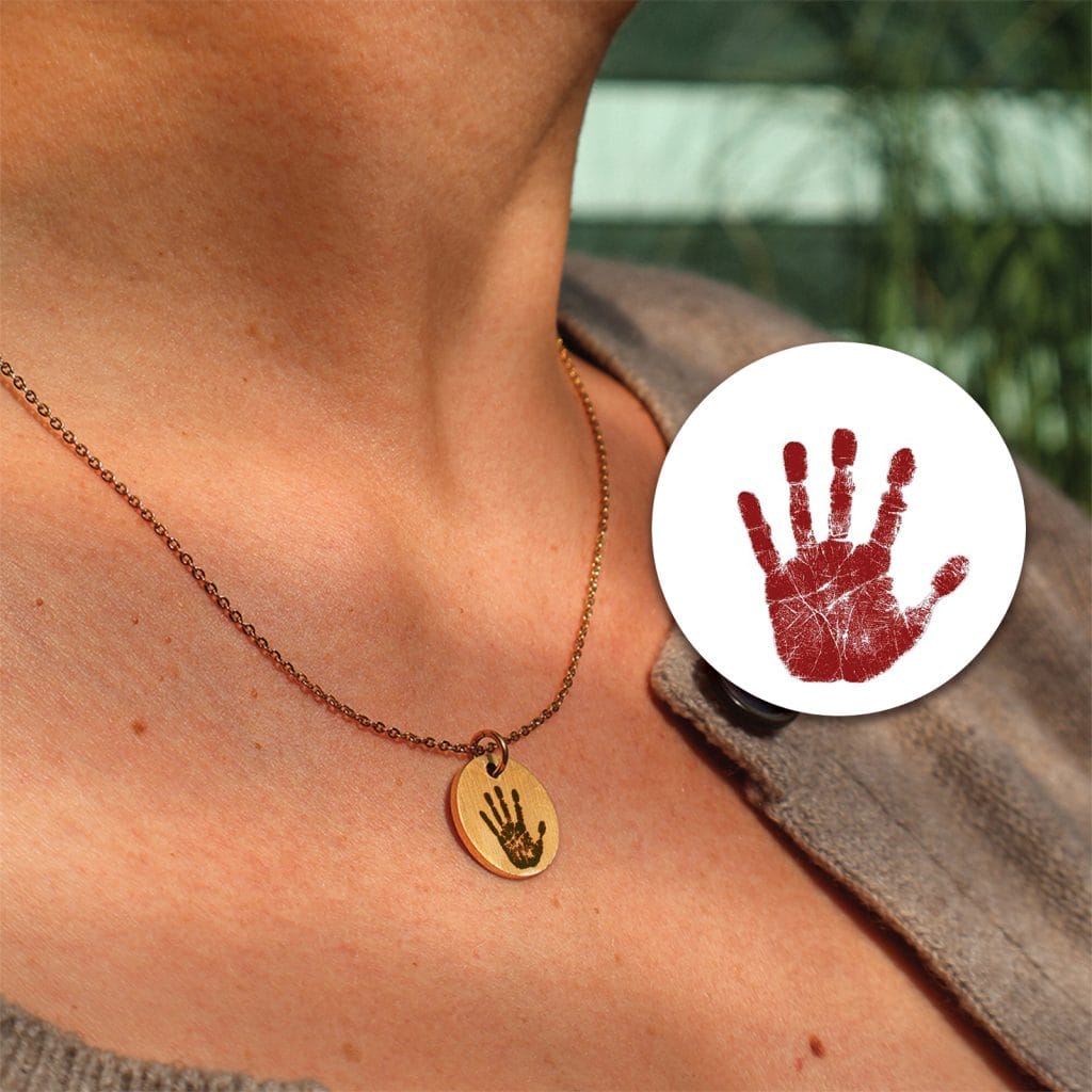 Dit barns hænder halskæde - Personligt Smykke fra Øndig Jewellery. Forevig dit barns hænder i et smykke