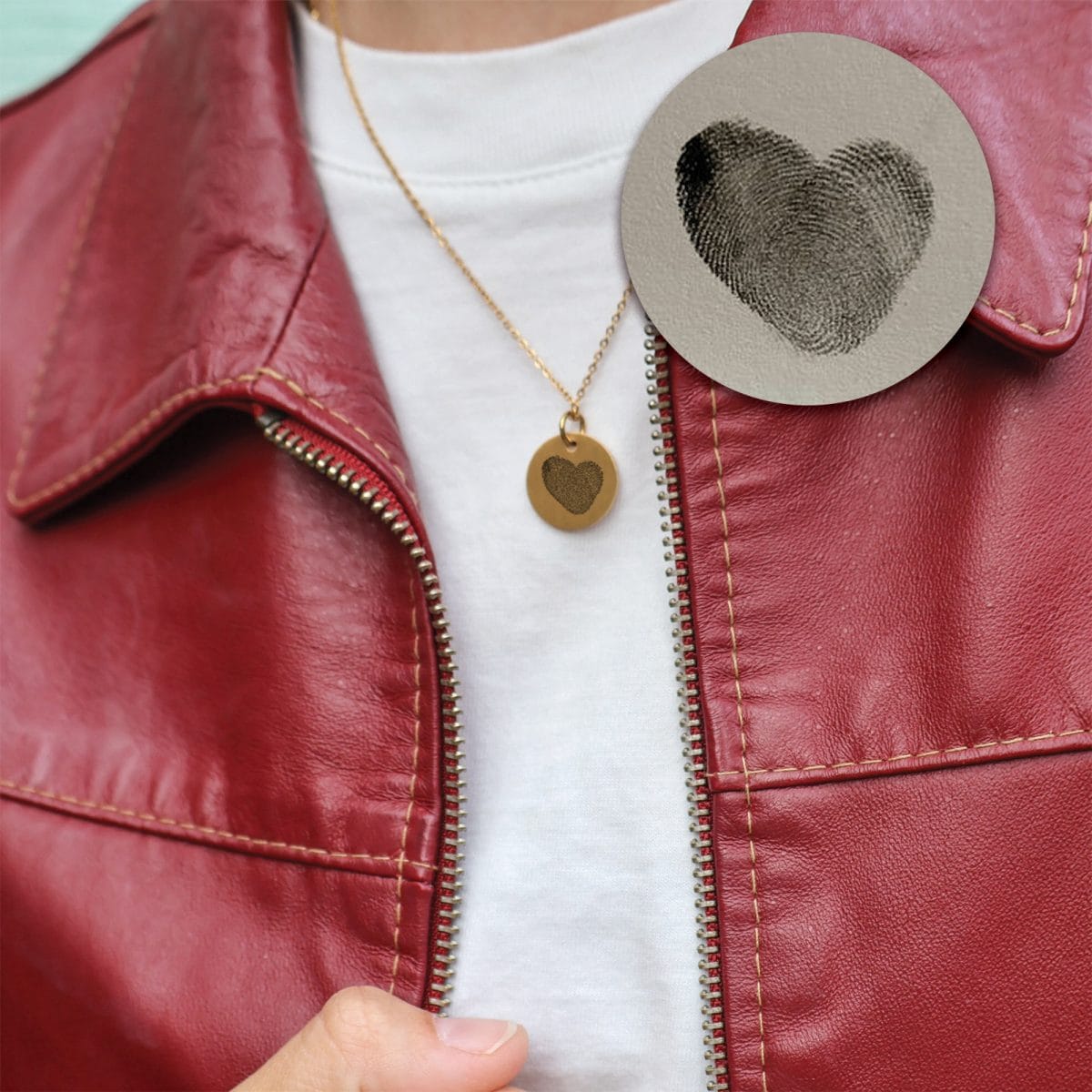 fingerprints-heart-circle-1.jpg Hjerte fingeraftryk halskæde - Personligt Smykke fra Øndig Jewellery. To fingeraftryk som bliver til et hjerte - unik gave