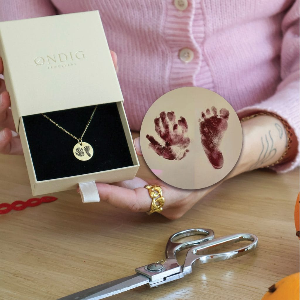 Fod- og håndaftryk halskæde - Personligt Smykke fra Øndig Jewellery. Unikt minde – personlig fod- og håndaftryk