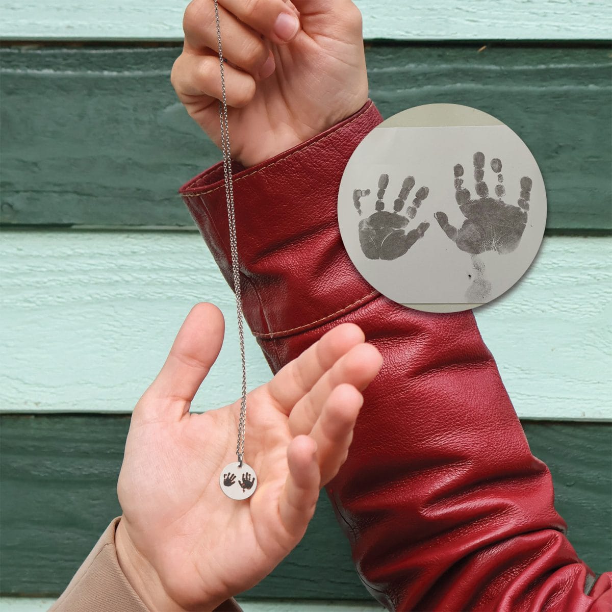 fod-haand-aftryk-circle-6.jpg Fod- og håndaftryk halskæde - Personligt Smykke fra Øndig Jewellery. Unikt minde – personlig fod- og håndaftryk