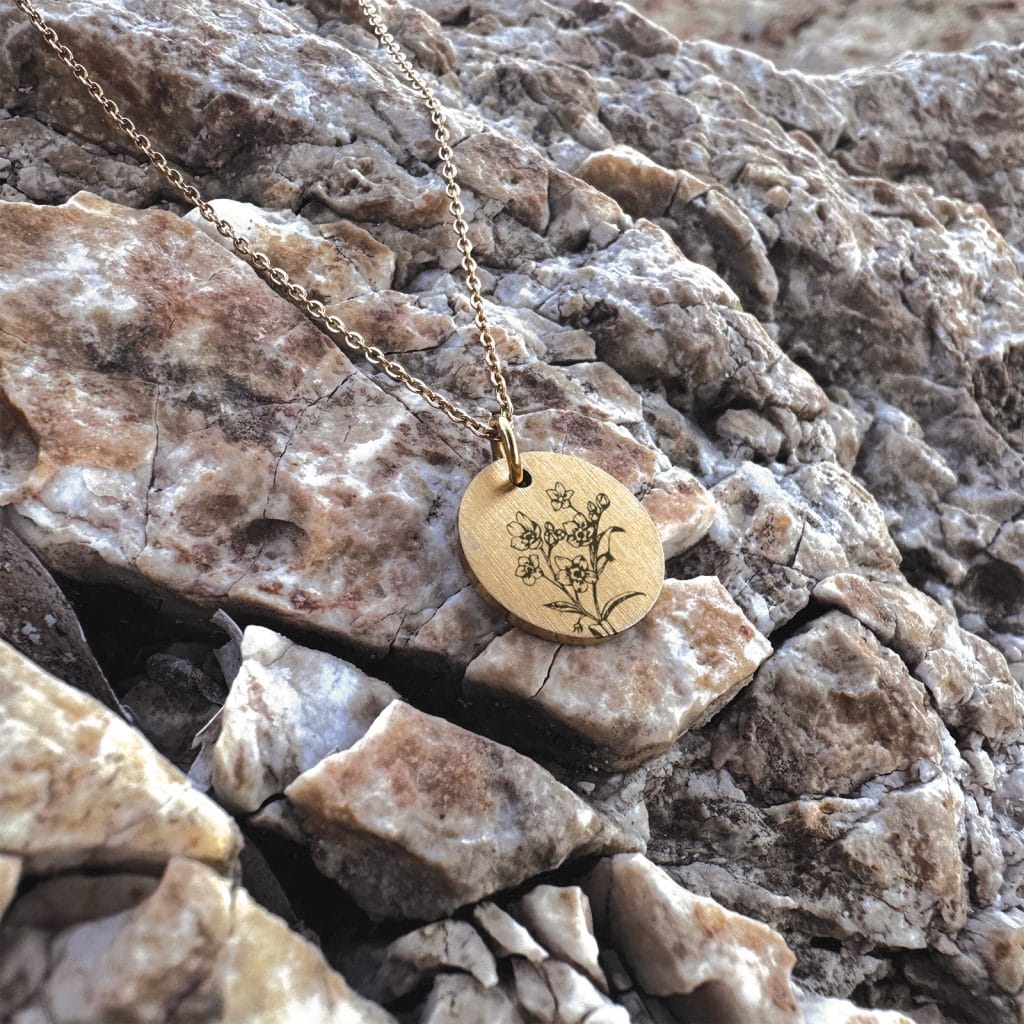 Forglemmigej Line Art - Personligt Smykke fra Øndig Jewellery. Et smykke der bevarer dine kære minder