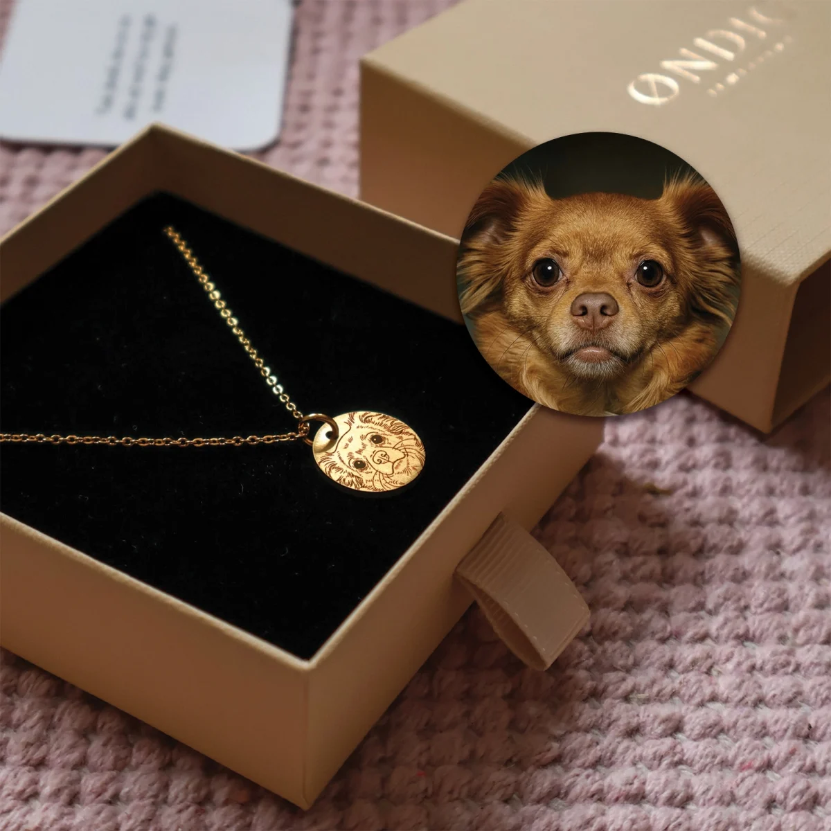 Din hunds ansigt i håndtegnet lineart på halskæde - Personligt Smykke fra Øndig Jewellery. Forevig din hund med personlig halskæde