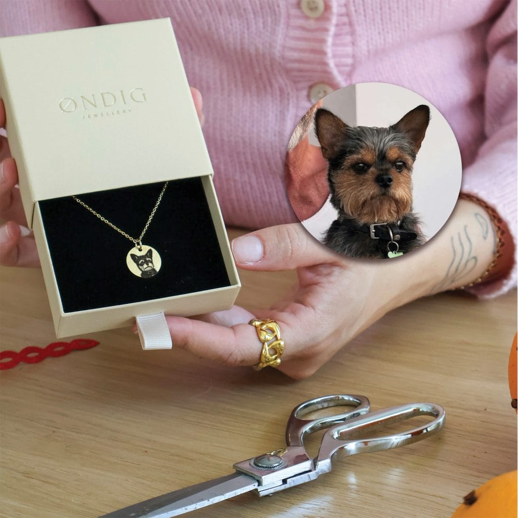 Din hunds ansigt i håndtegnet lineart på halskæde - Personligt Smykke fra Øndig Jewellery. Forevig din hund med personlig halskæde