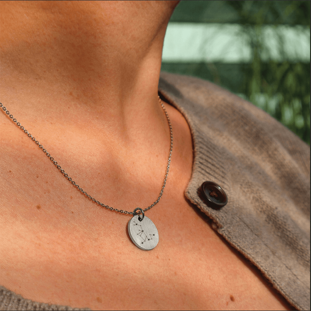 skytten-stjernebillede-cirkel-3.png Skytten Stjernebillede - Personligt Smykke fra Øndig Jewellery. Stjernebilledet Skytten - kan personligøres