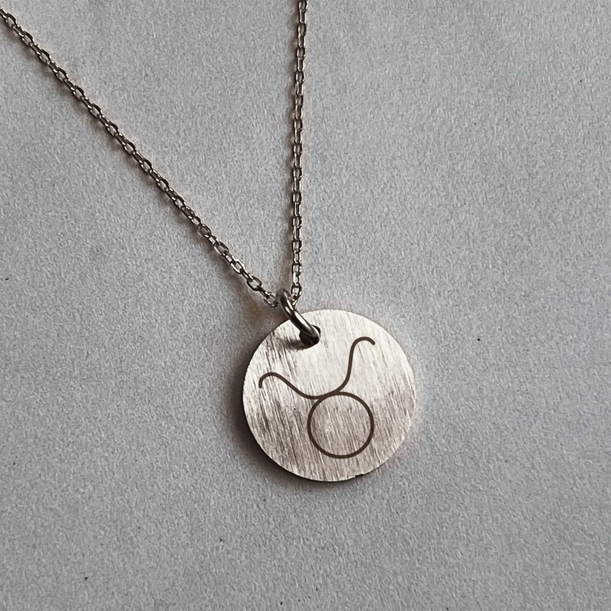tyren-stjernetegn-cirkel-3.jpg Tyren Stjernetegn - Personligt Smykke fra Øndig Jewellery. Stjernetegnet Tyren - Personliggør dit smykke
