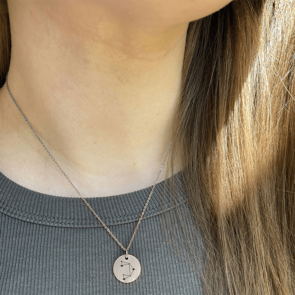 vaegten-stjernebillede-cirkel-4.png Vægten Stjernebillede - Personligt Smykke fra Øndig Jewellery. Stjernebilledet Vægten - kan personligøres