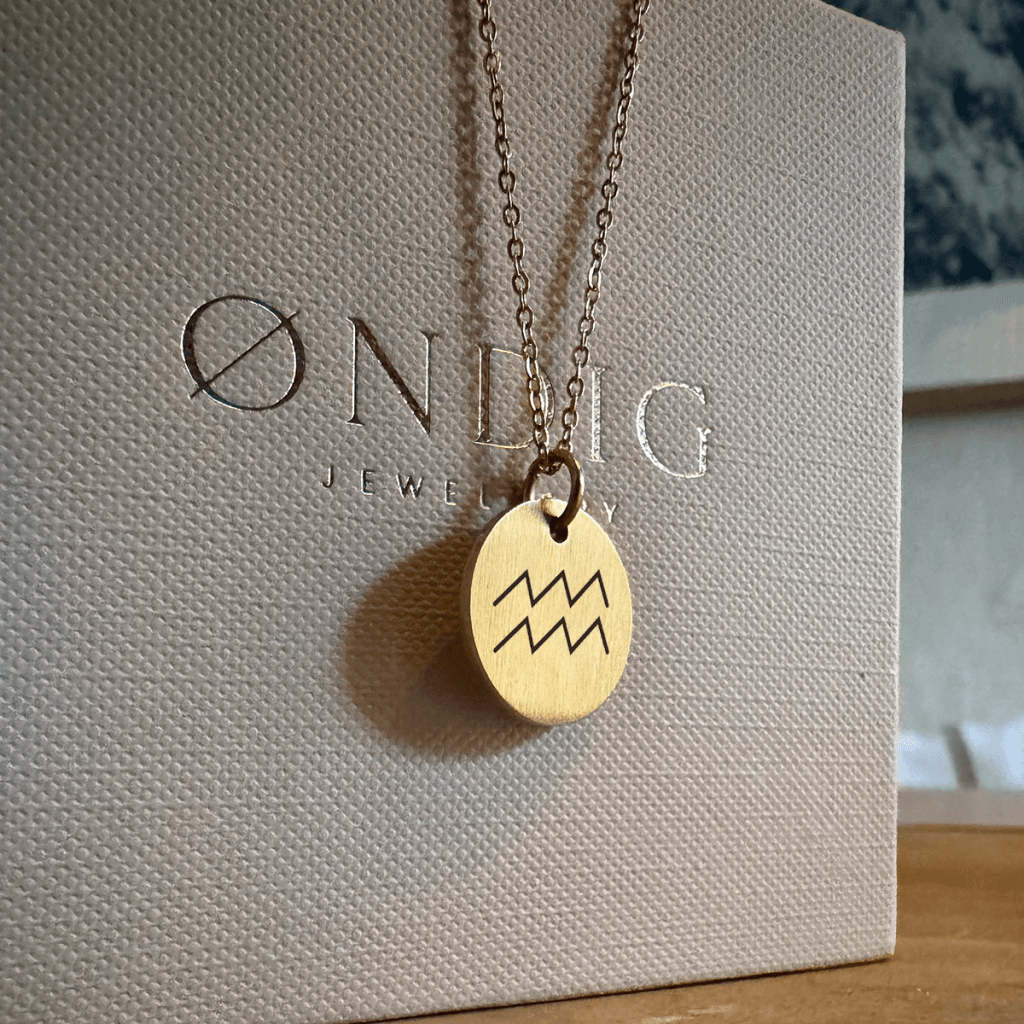 Vandmanden Stjernetegn - Personligt Smykke fra Øndig Jewellery. Stjernetegnet Vandmanden - Personliggør dit smykke