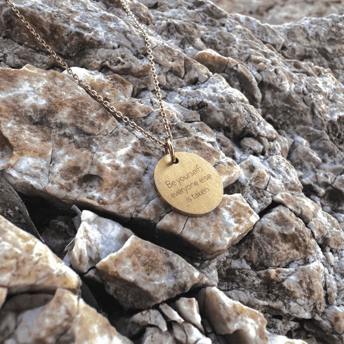 Be yourself; everyone else is taken - Personligt Smykke fra Øndig Jewellery. Personliggør en gave fyldt med kærlighed