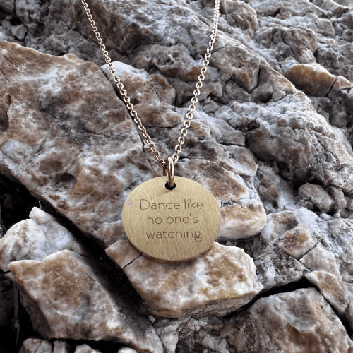 Dance like no one’s watching - Personligt Smykke fra Øndig Jewellery. En sød påmindelse om at være dig selv