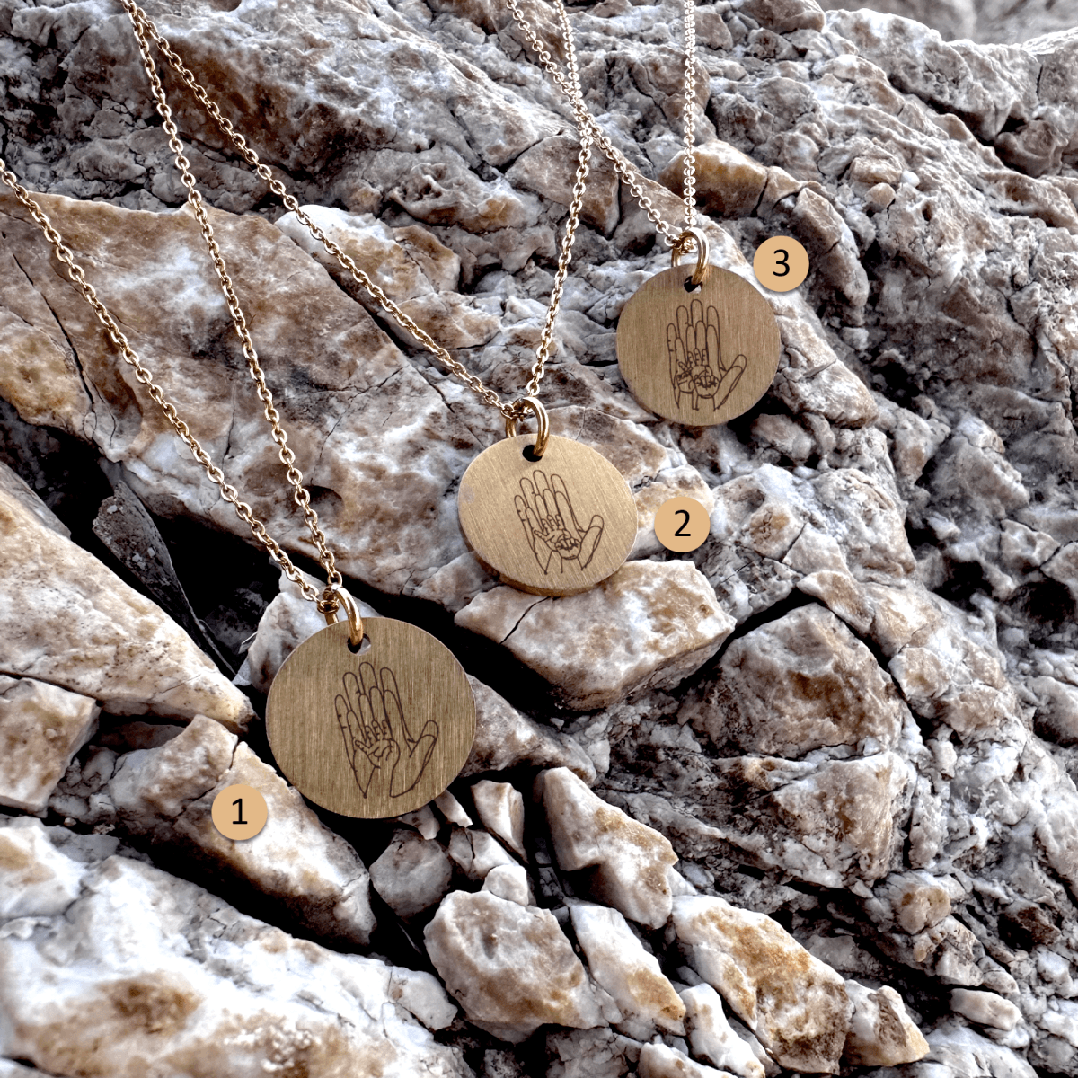 Familiens hænder - Personligt Smykke fra Øndig Jewellery. Giv en personlig gave fuld af kærlighed