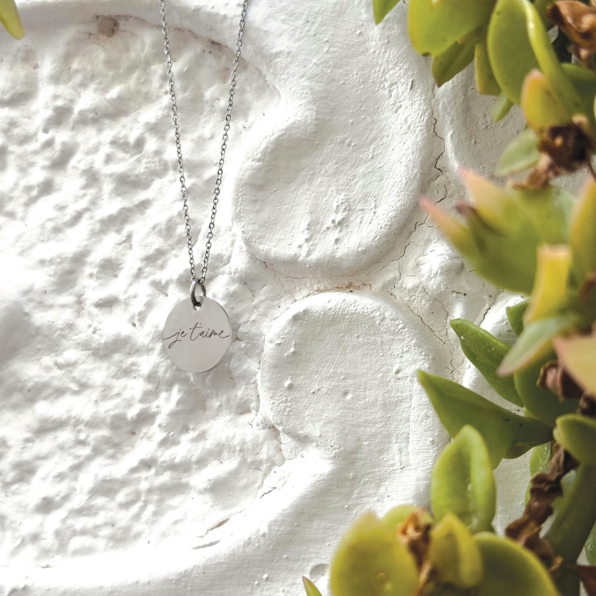 je-taime-cirkel-4.png Je t'aime - Personligt Smykke fra Øndig Jewellery. Personlig gave med besked på bagsiden