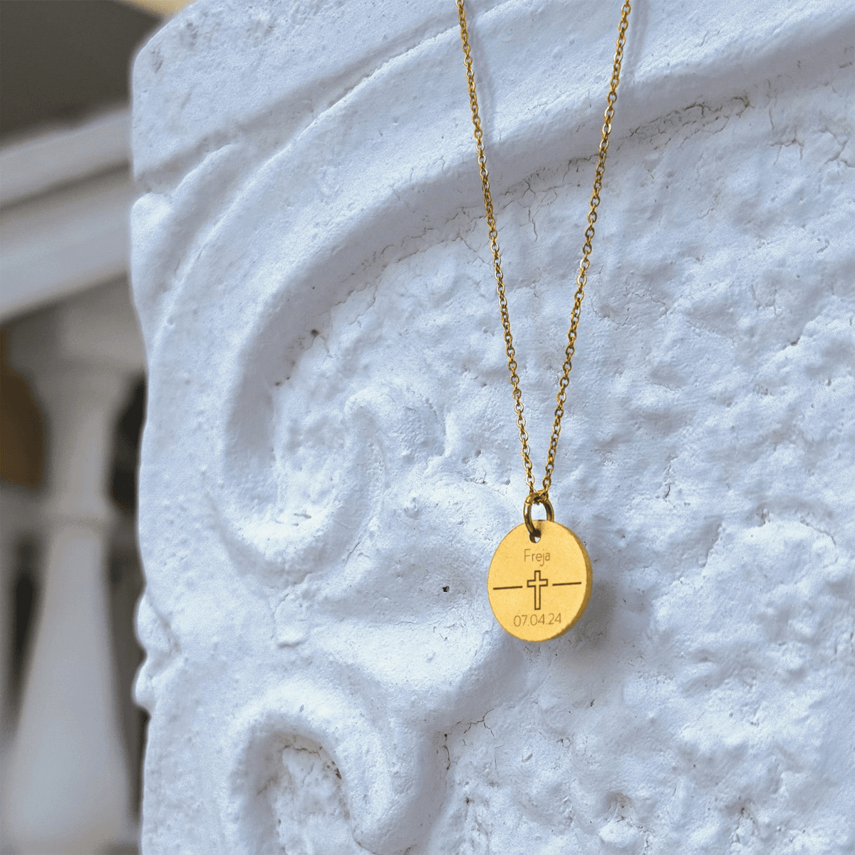 konfirmand-dato-cirkel-2.png Konfirmation halskæde - Navn og dato - Personligt Smykke fra Øndig Jewellery. Personlig halskæde – et minde for livet