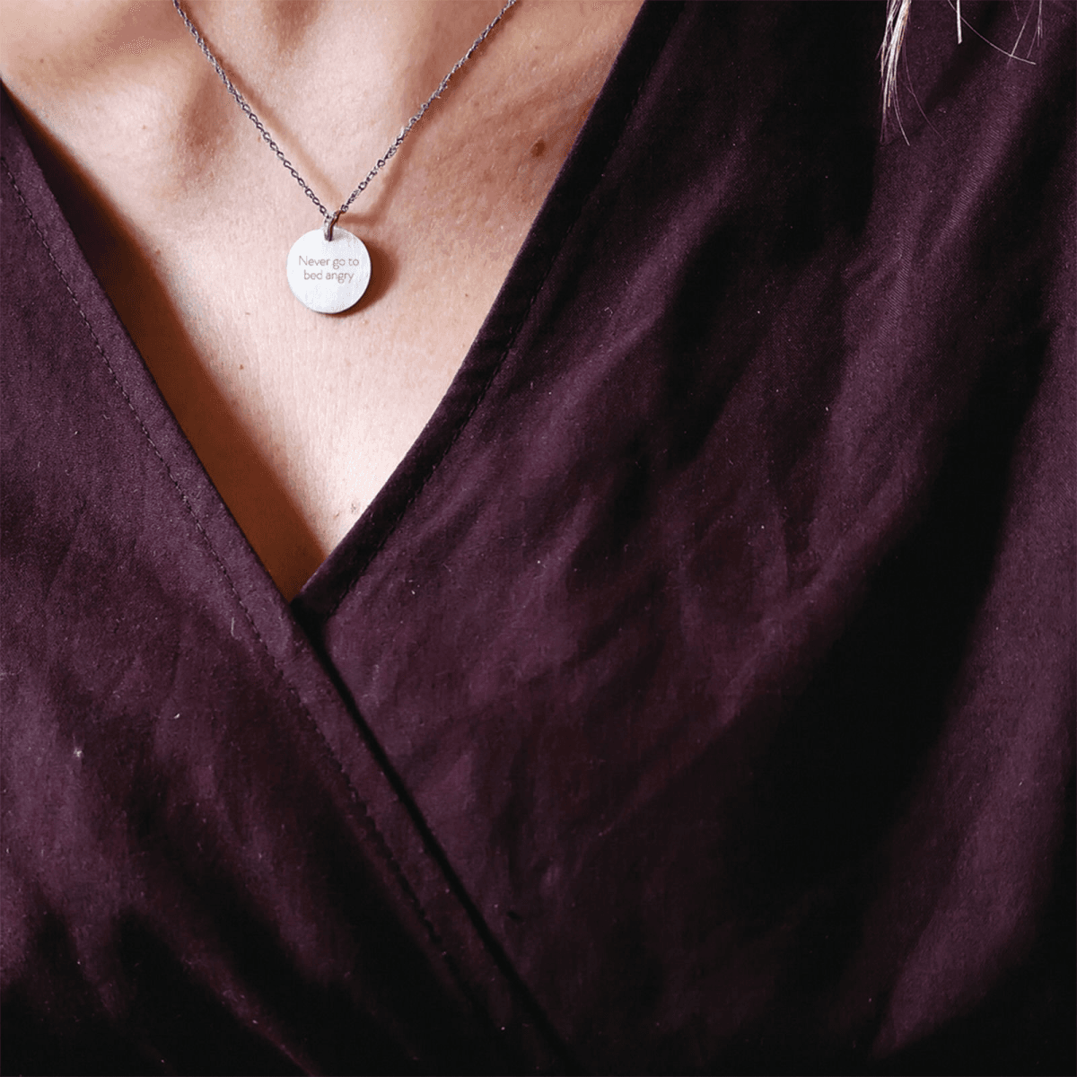 never-go-to-bed-angry-cirkel-4.png Never go to bed angry - Personligt Smykke fra Øndig Jewellery. Giv en uforglemmelig gave i dag!