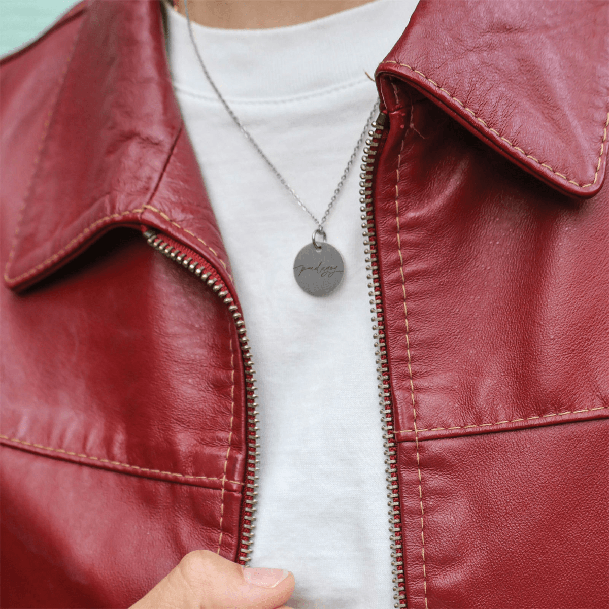 paedagog-script-cirkel-4.png Pædagog - halskæde - Personligt Smykke fra Øndig Jewellery. Elegant halskæde med personlig gravering