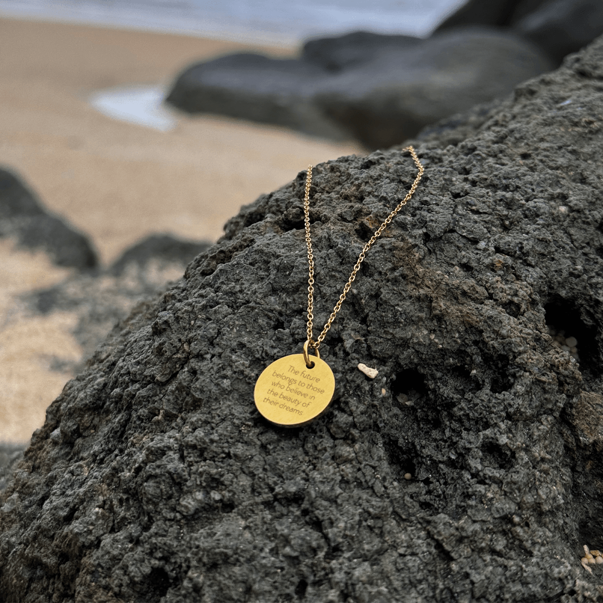 the-future-belongs-to-those-who-believe-2.png The future belongs to those who believe in the beauty of their dreams - Personligt Smykke fra Øndig Jewellery. Evige minder med personlig indgravering