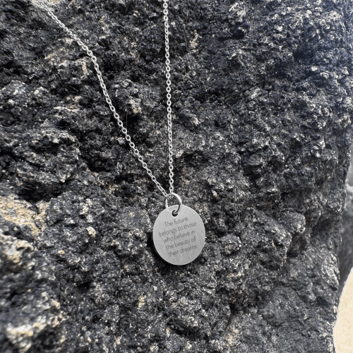 The future belongs to those who believe in the beauty of their dreams - Personligt Smykke fra Øndig Jewellery. Evige minder med personlig indgravering
