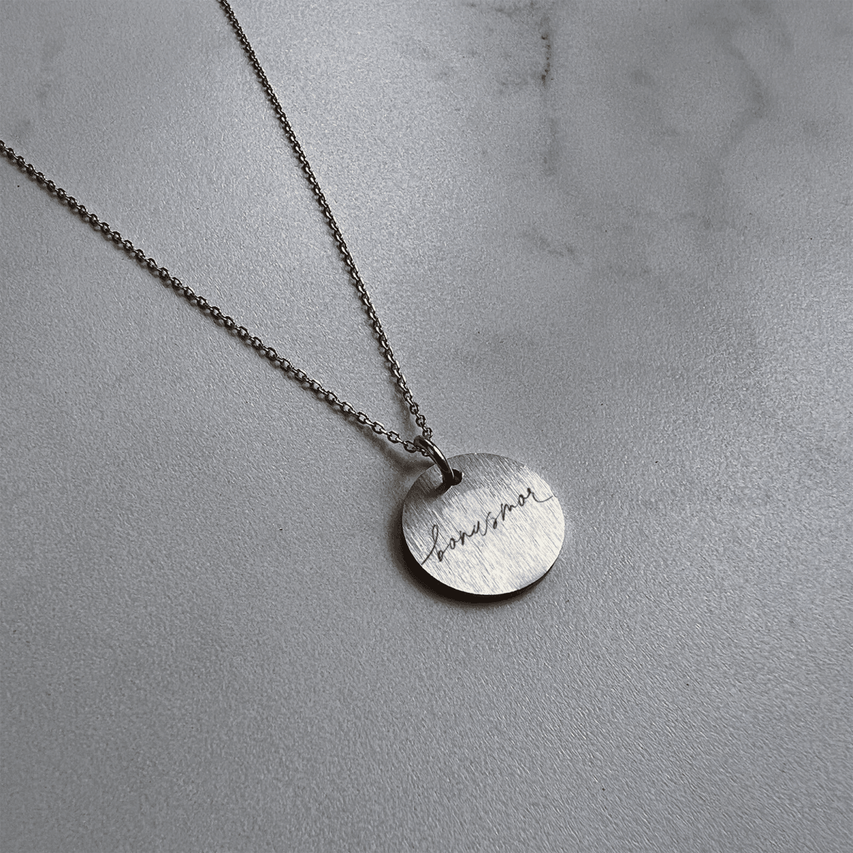 bonusmor-cirkel-3.png Bonusmor - halskæde - Personligt Smykke fra Øndig Jewellery. Evig tak til verdens bedste bonusmor