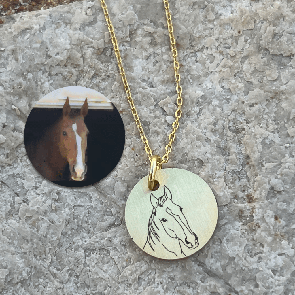 Line-art halskæde af din hest - Personligt Smykke fra Øndig Jewellery. Personlig, håndlavet kærlighedsgave