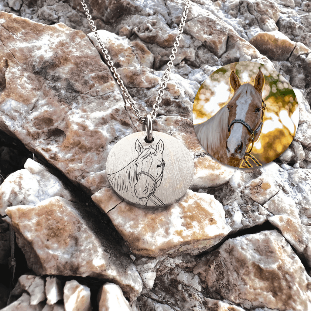 Line-art halskæde af din hest - Personligt Smykke fra Øndig Jewellery. Personlig, håndlavet kærlighedsgave
