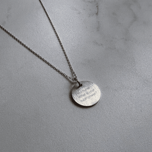 Sygeplejerske halskæde - I’m a nurse, What is your superpower? - Personligt Smykke fra Øndig Jewellery. Smuk, personlig gave til omsorgshelte