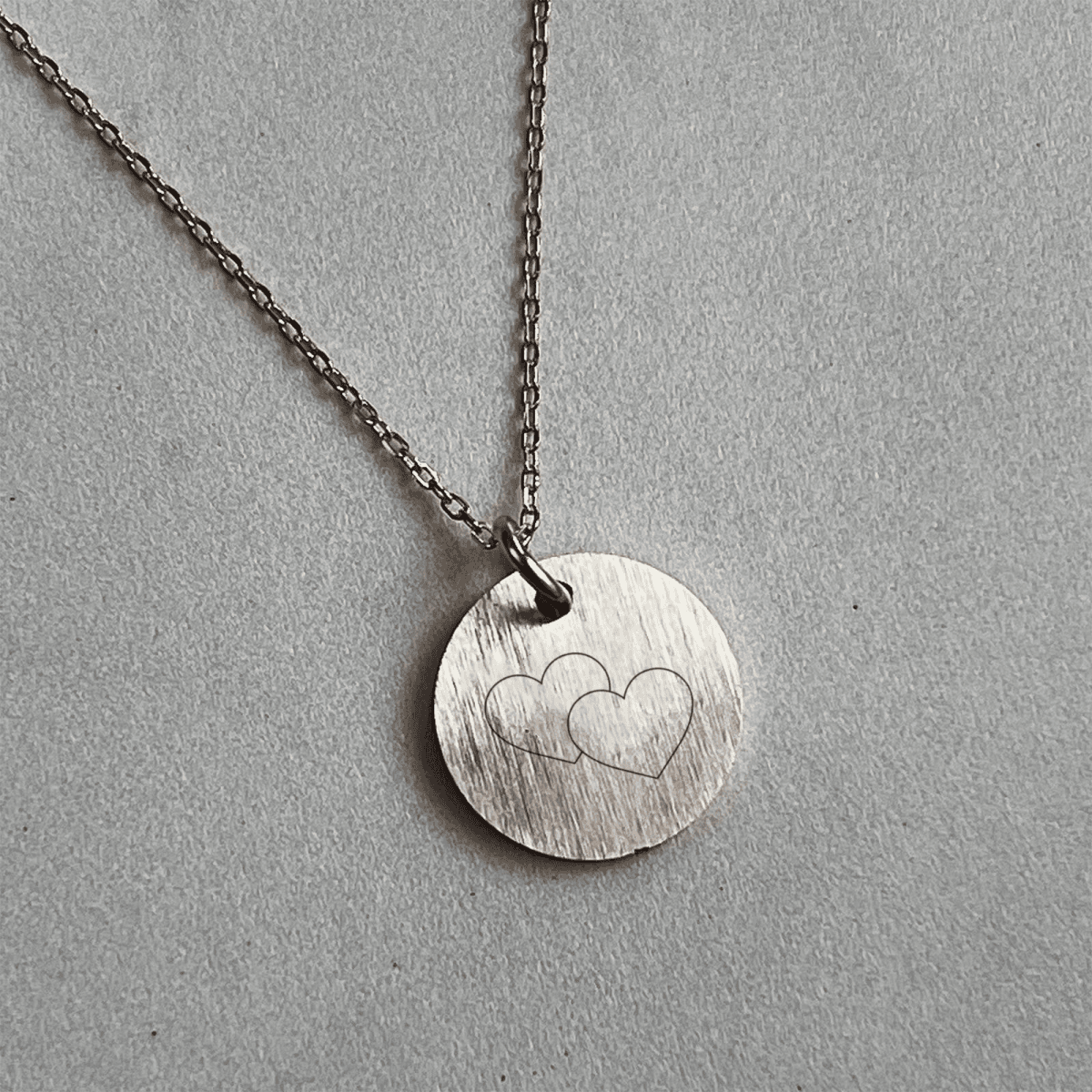 two-hearts-cirkel-3.png Vores hjerter er forbundet - Personligt Smykke fra Øndig Jewellery. Personlig kærlighedsgave til hende