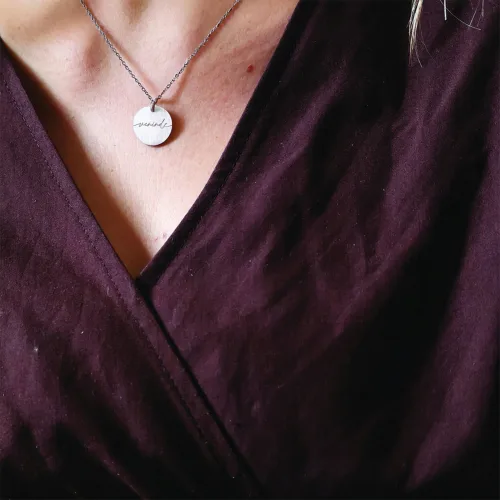 Veninde Skråskirft halskæde - Personligt Smykke fra Øndig Jewellery. Personlig venindegave for livet