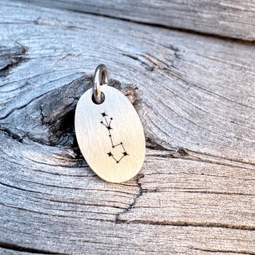 skorpionen-stjernebillede-superellipse-3.png Skorpionen Stjernebillede Superellipse Halskæde - Personligt Smykke fra Øndig Jewellery. Skorpionen superellipse med egen gravering