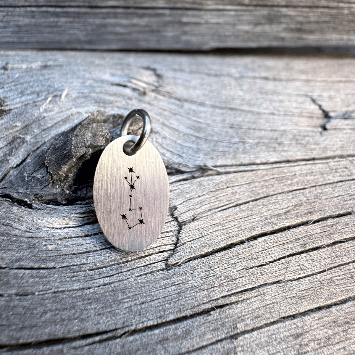 skorpionen-stjernebillede-superellipse-4.png Skorpionen Stjernebillede Superellipse Halskæde - Personligt Smykke fra Øndig Jewellery. Skorpionen superellipse med egen gravering