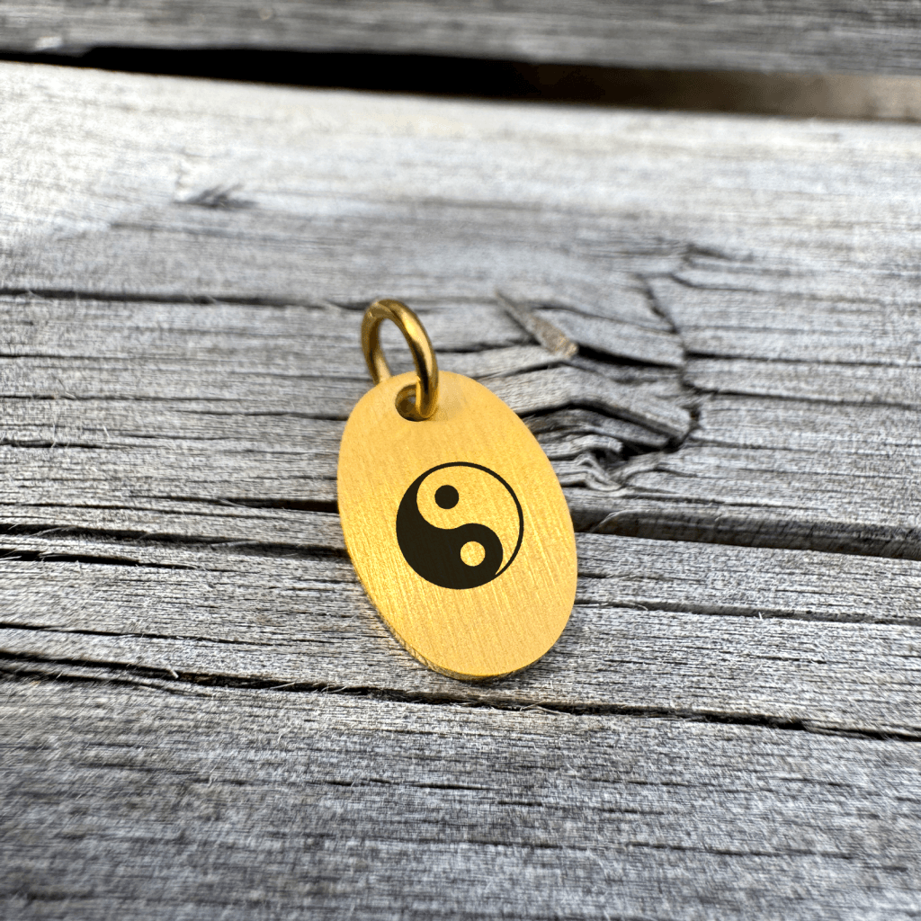 Yin-Yang Superellipse halskæde - Personligt Smykke fra Øndig Jewellery. Yin-Yang halskæde for evig balance