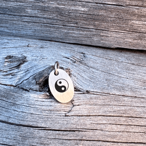 Yin-Yang Superellipse halskæde - Personligt Smykke fra Øndig Jewellery. Yin-Yang halskæde for evig balance