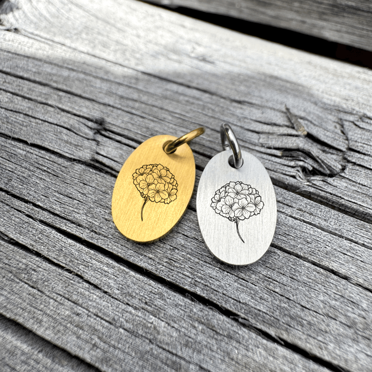 hydrangea-superellipse-3.png Hortensia Line Art på superellipse halskæde - Personligt Smykke fra Øndig Jewellery. Hortensia halskæde med din gravering