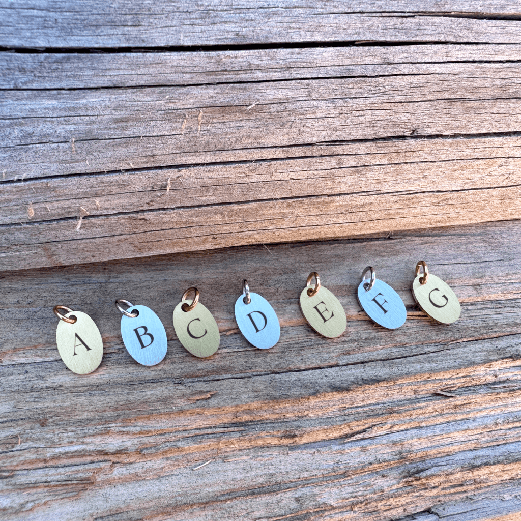 Simplet bogstav på superellipse halskæde - Personligt Smykke fra Øndig Jewellery. Personlig superellipse-halskæde med bogstav